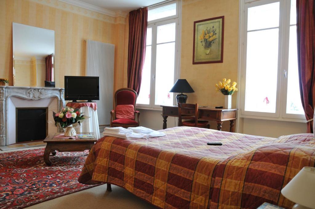 Hôtel De Paris Charleville-Mezieres Quarto foto