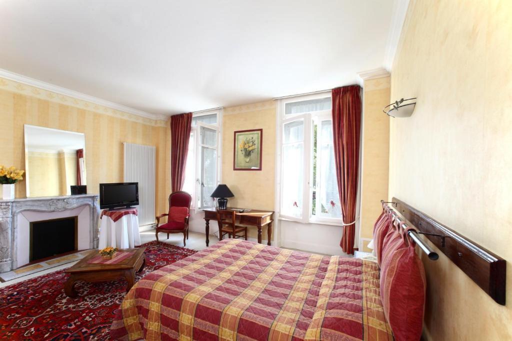 Hôtel De Paris Charleville-Mezieres Quarto foto